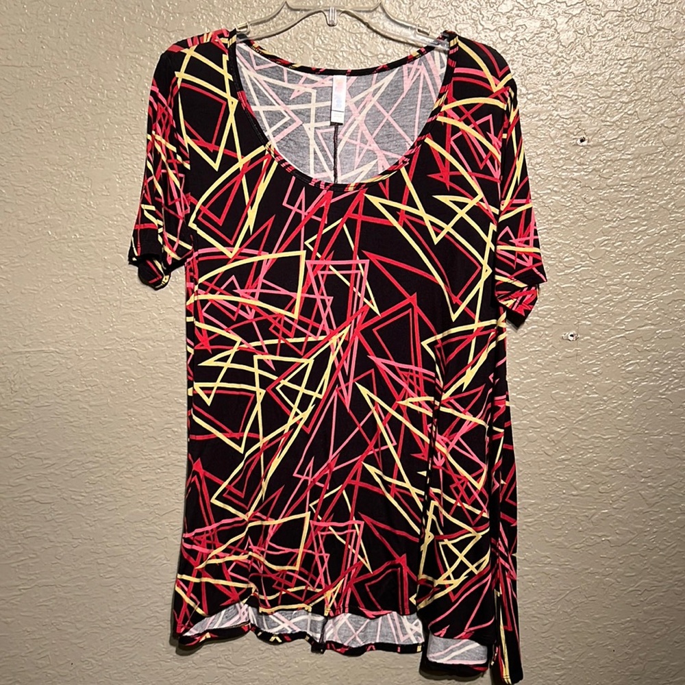“80’s-like” LuLaRoe Perfect T